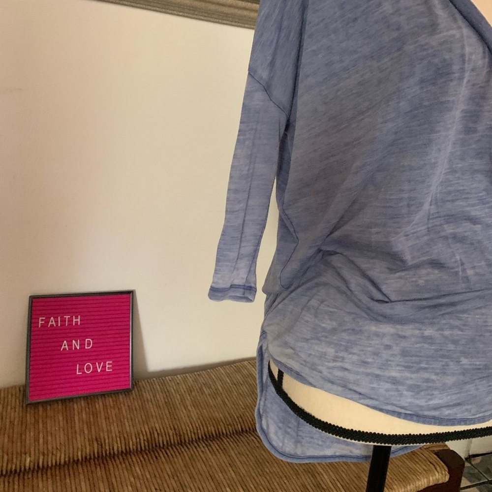 Jersey distressed v neck tea - Picture 3 of 4